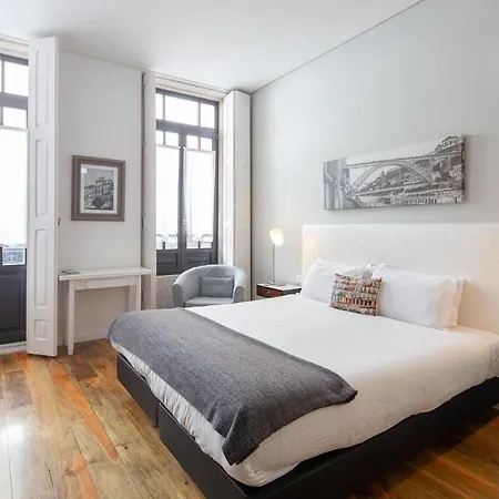Trindade Premium & 4* Oporto