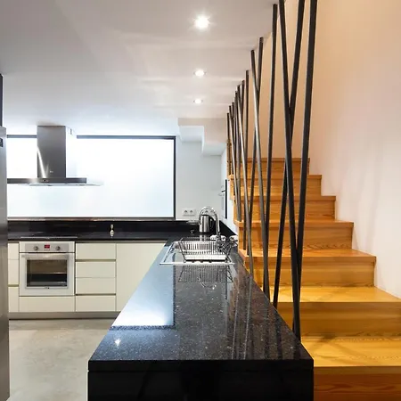 Trindade Premium & 4* Oporto
