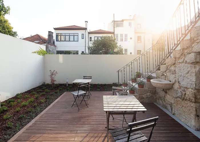 Trindade Premium & Affittacamere Oporto