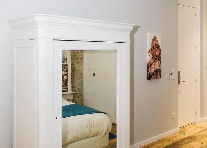 Trindade Premium & 4* Oporto