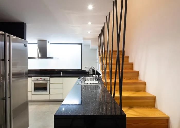 Trindade Premium & 4* Oporto